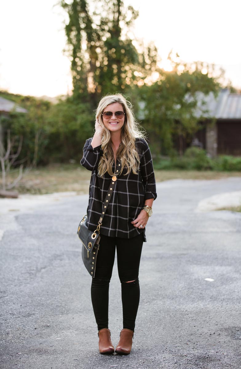 Fall outfit inspiration from The Southern Style Guide, Black tunic, Black skinny jeans, Brown booties