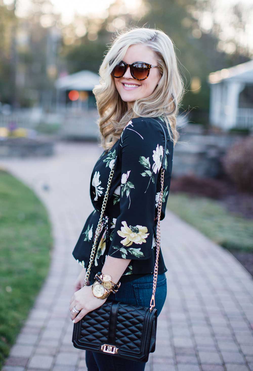 Spring Date Night Outfit Inspiration, Outfit Inspiration, Spring Outfit, Spring Date Night, Floral Top, Mom Style, Real Mom Style, Mom Style Monday