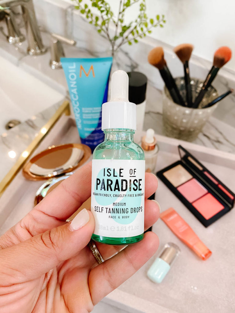 Isle of Paradise Self Tanning Drops to tan your face. 